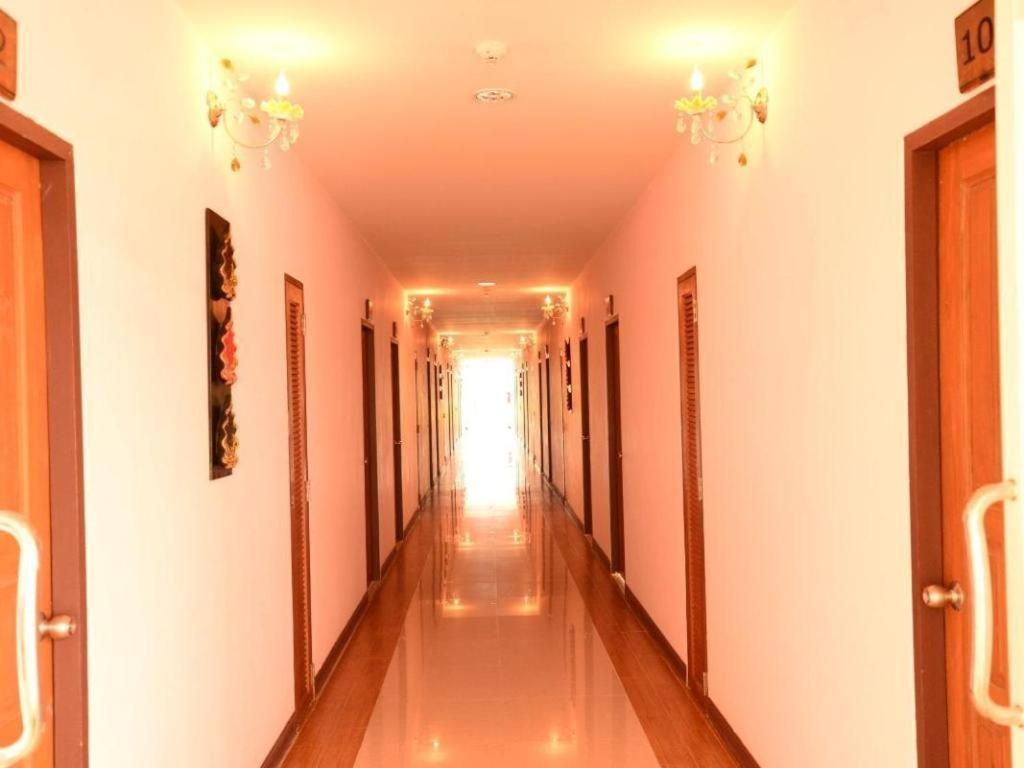 Juntima Boutique Hotel Phetchaburi Bagian luar foto