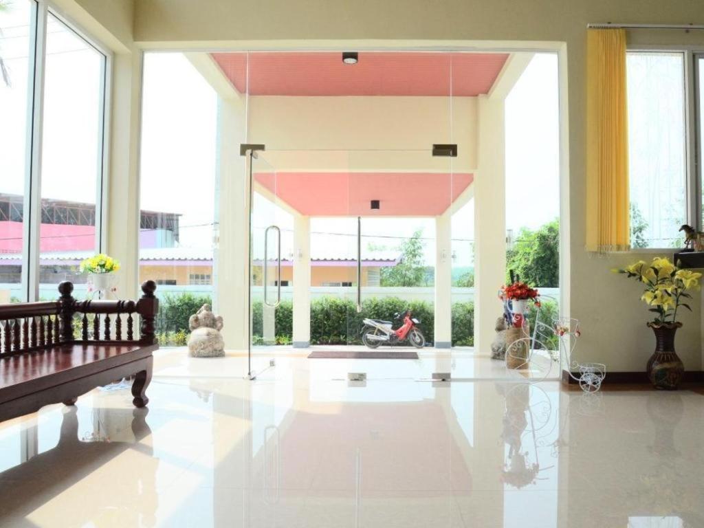 Juntima Boutique Hotel Phetchaburi Bagian luar foto