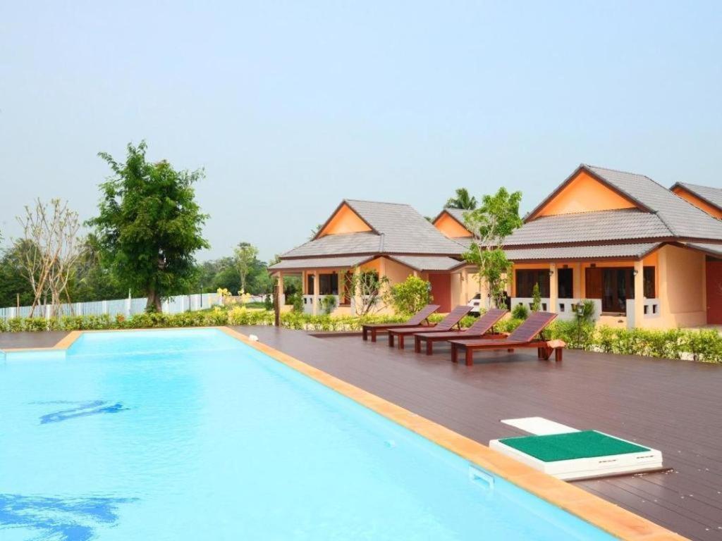 Juntima Boutique Hotel Phetchaburi Bagian luar foto
