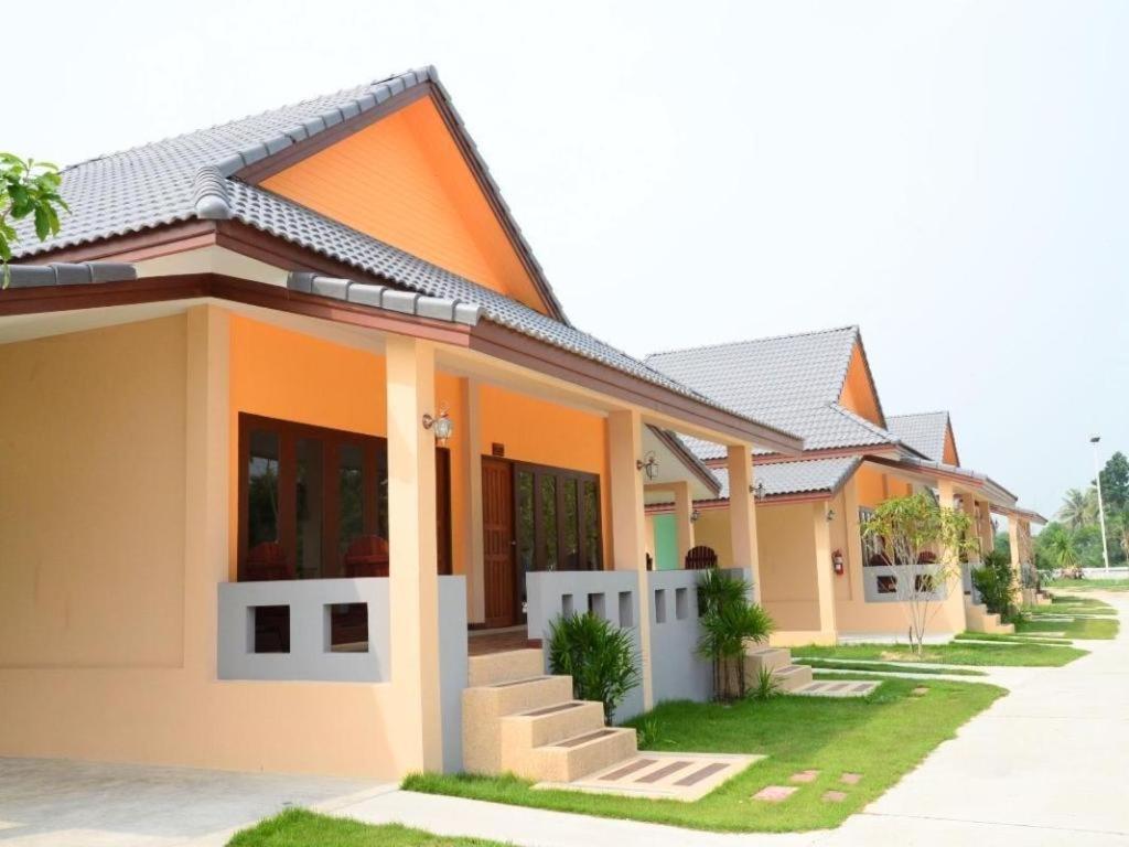 Juntima Boutique Hotel Phetchaburi Bagian luar foto