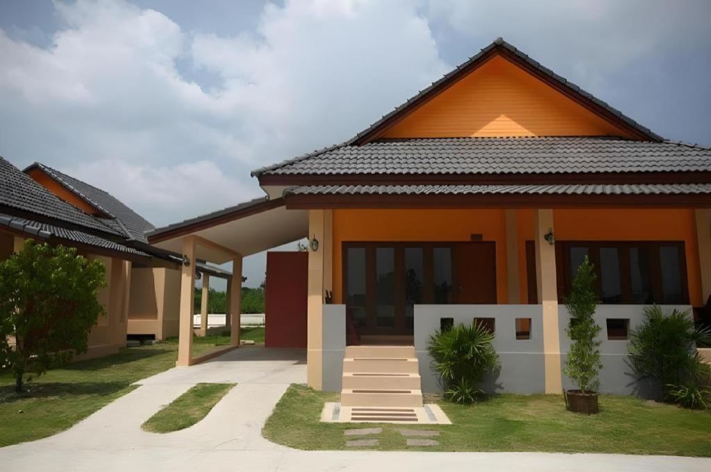 Juntima Boutique Hotel Phetchaburi Bagian luar foto