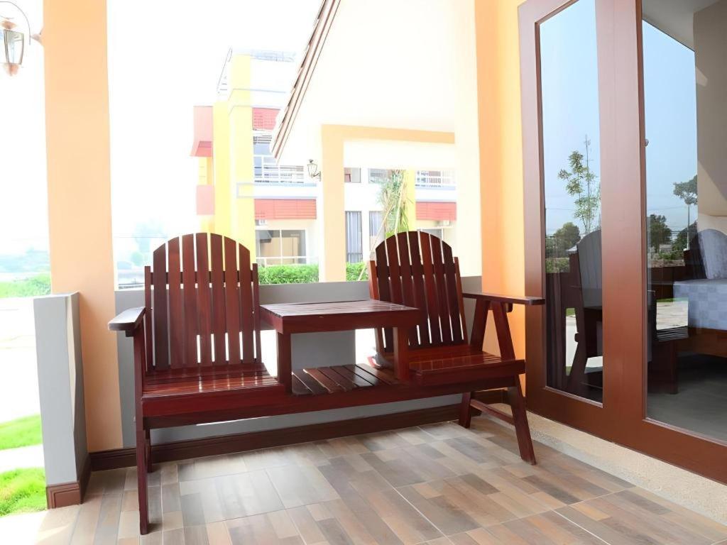 Juntima Boutique Hotel Phetchaburi Bagian luar foto