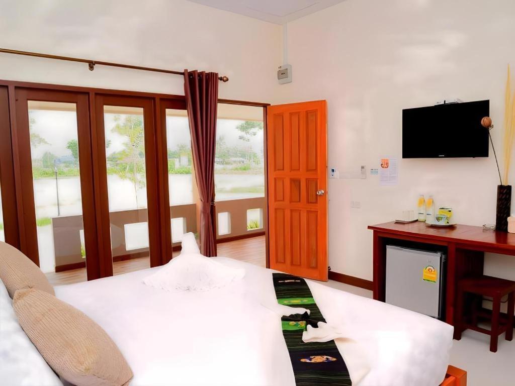 Juntima Boutique Hotel Phetchaburi Bagian luar foto