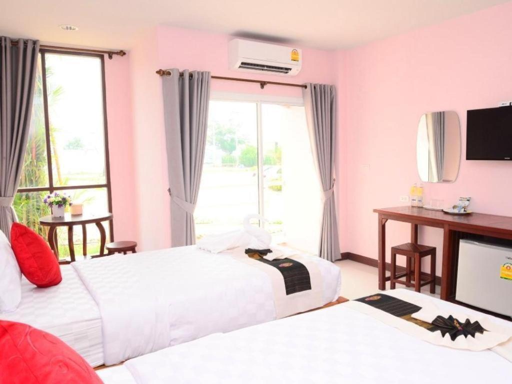 Juntima Boutique Hotel Phetchaburi Bagian luar foto