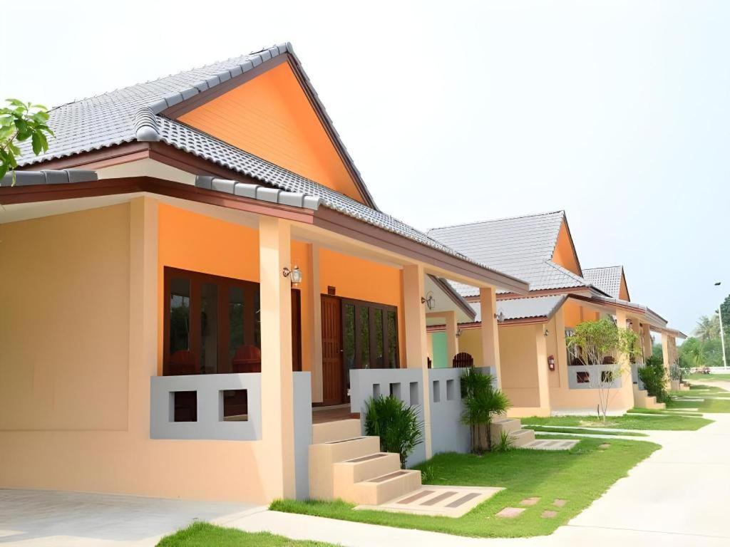 Juntima Boutique Hotel Phetchaburi Bagian luar foto