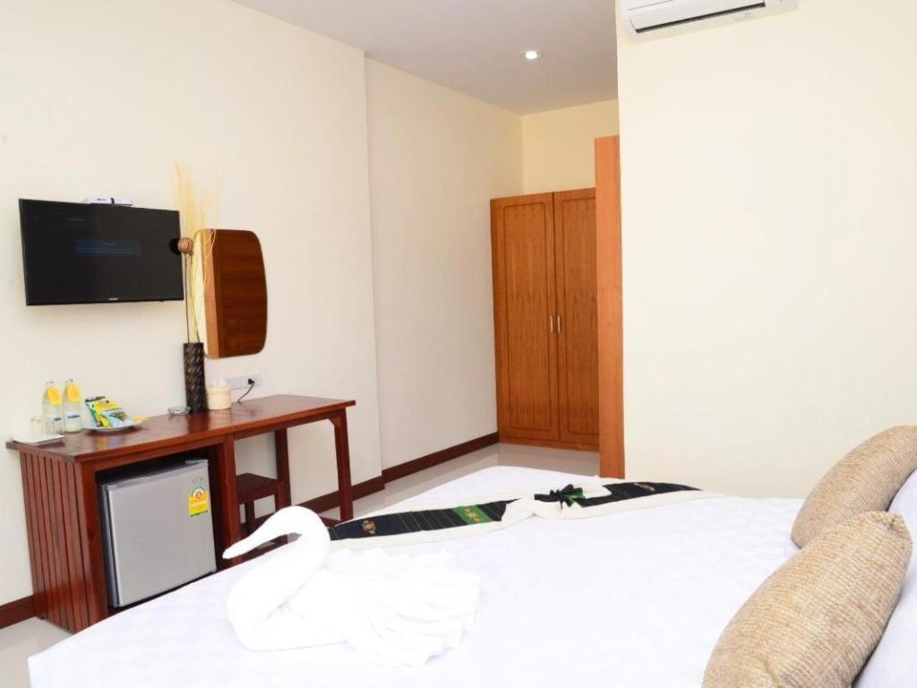 Juntima Boutique Hotel Phetchaburi Bagian luar foto