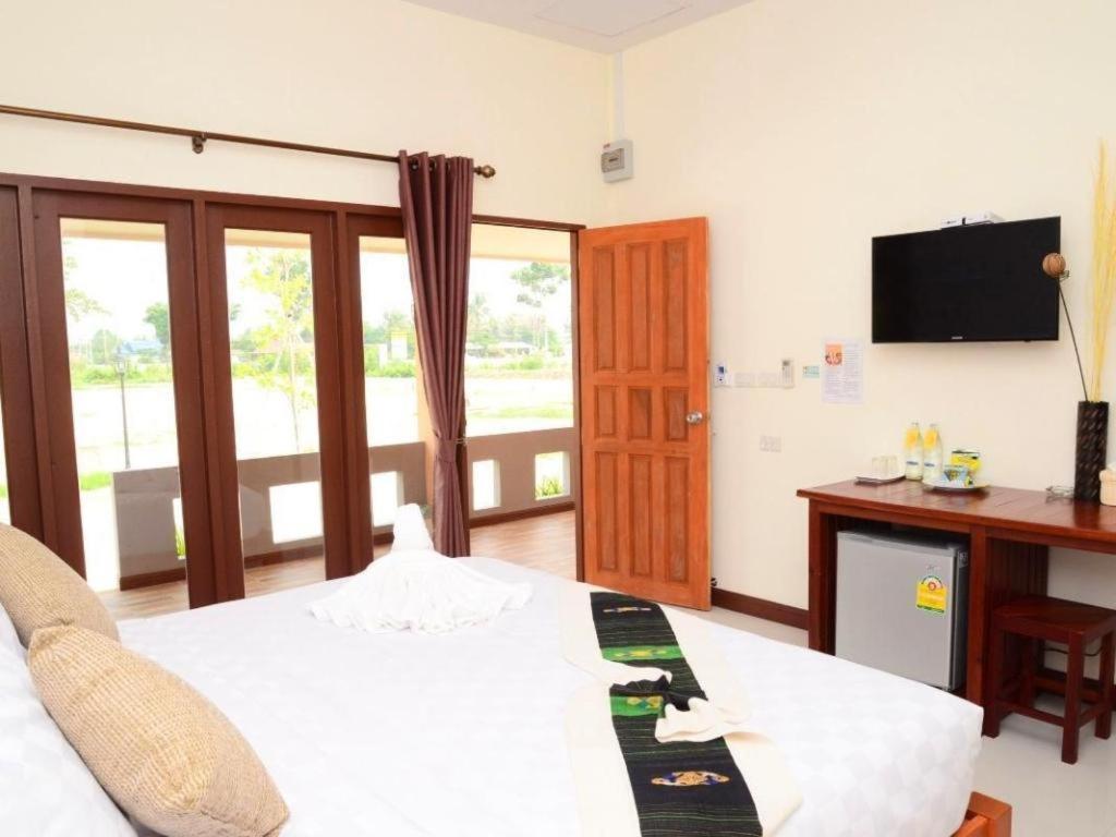 Juntima Boutique Hotel Phetchaburi Bagian luar foto