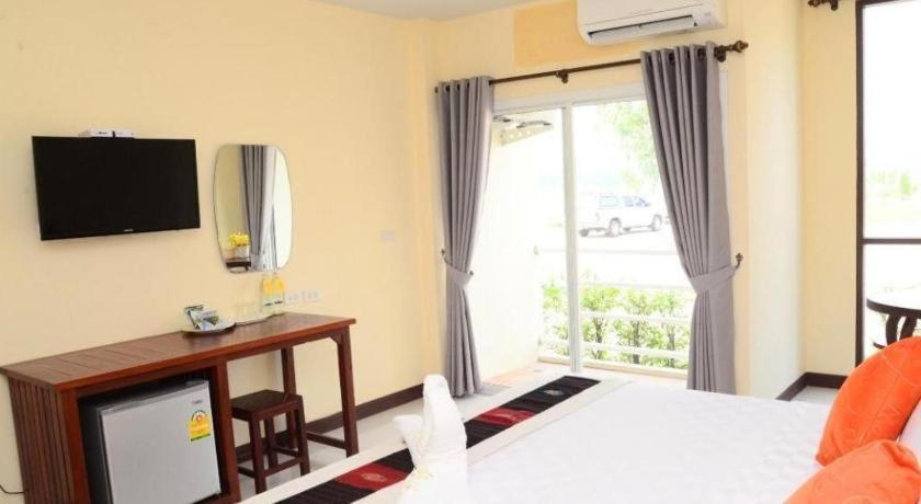 Juntima Boutique Hotel Phetchaburi Bagian luar foto