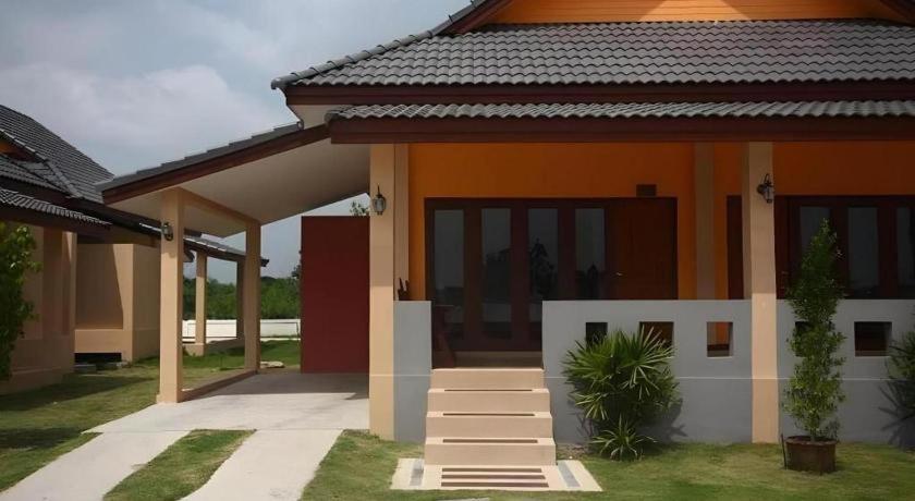 Juntima Boutique Hotel Phetchaburi Bagian luar foto
