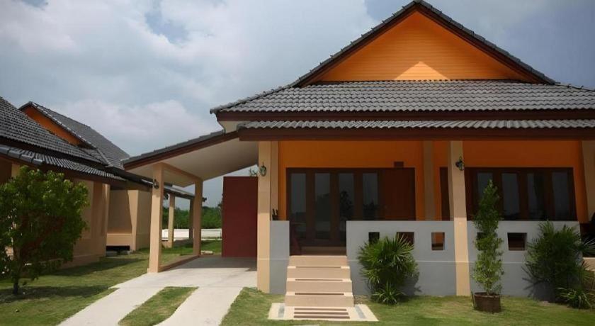 Juntima Boutique Hotel Phetchaburi Bagian luar foto