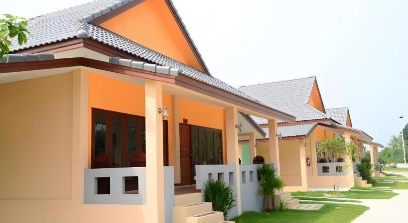 Juntima Boutique Hotel Phetchaburi Bagian luar foto