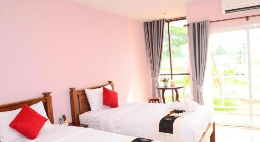 Juntima Boutique Hotel Phetchaburi Bagian luar foto