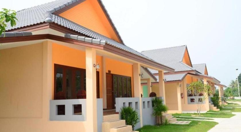 Juntima Boutique Hotel Phetchaburi Bagian luar foto