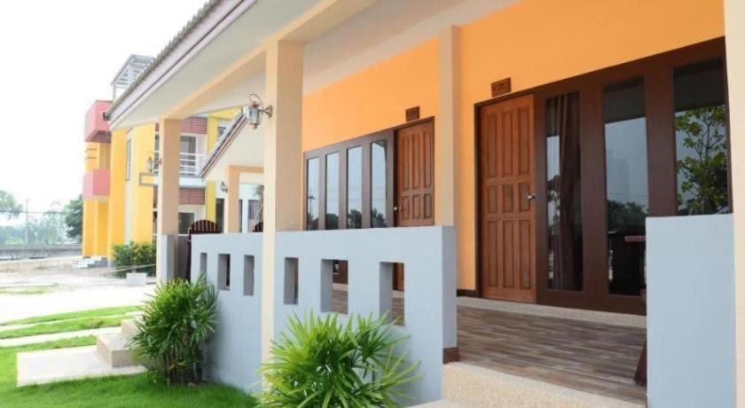 Juntima Boutique Hotel Phetchaburi Bagian luar foto