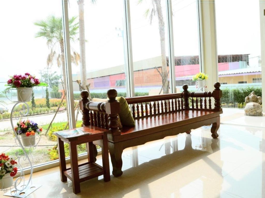 Juntima Boutique Hotel Phetchaburi Bagian luar foto