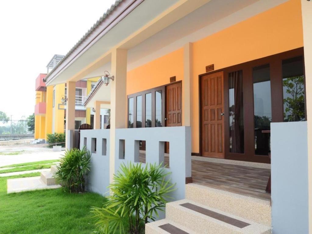 Juntima Boutique Hotel Phetchaburi Bagian luar foto