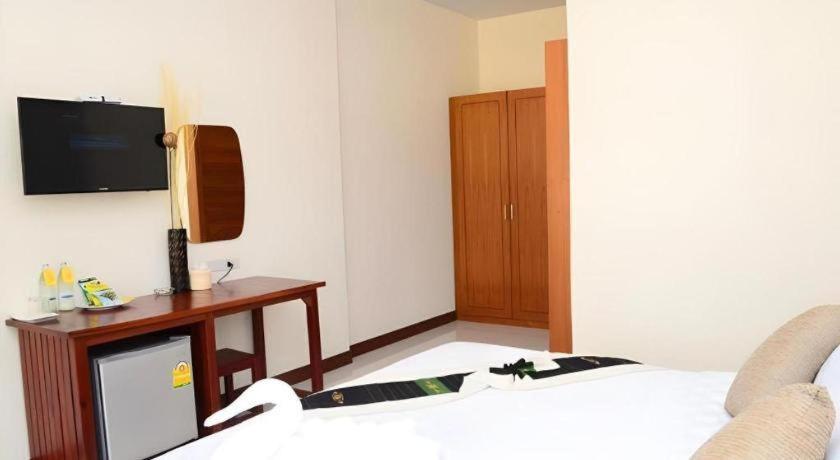 Juntima Boutique Hotel Phetchaburi Bagian luar foto