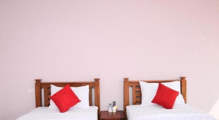 Juntima Boutique Hotel Phetchaburi Bagian luar foto