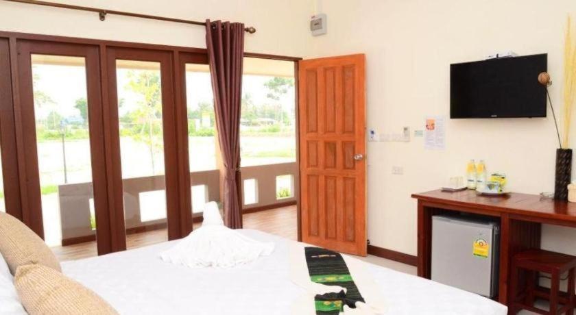 Juntima Boutique Hotel Phetchaburi Bagian luar foto