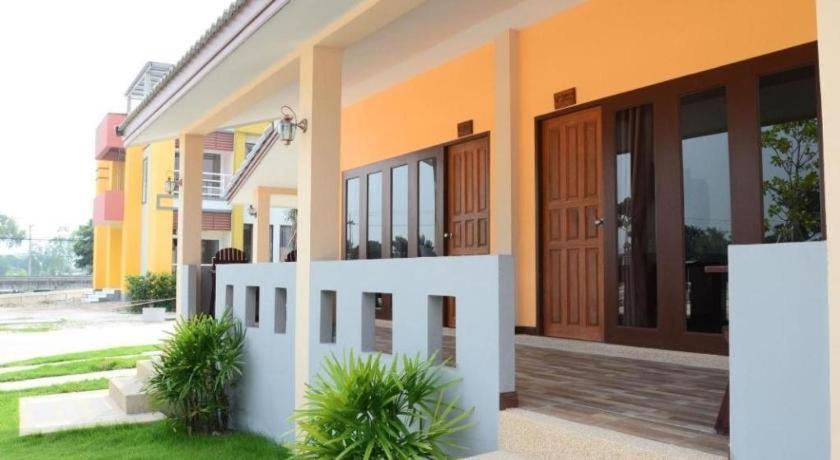 Juntima Boutique Hotel Phetchaburi Bagian luar foto