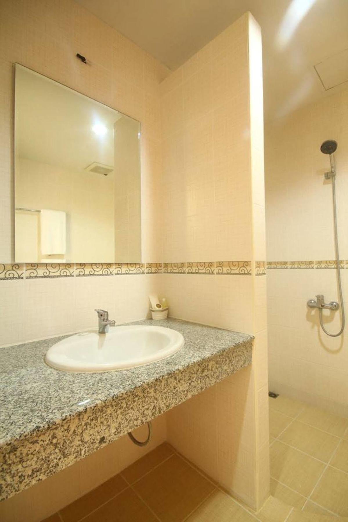 Juntima Boutique Hotel Phetchaburi Bagian luar foto