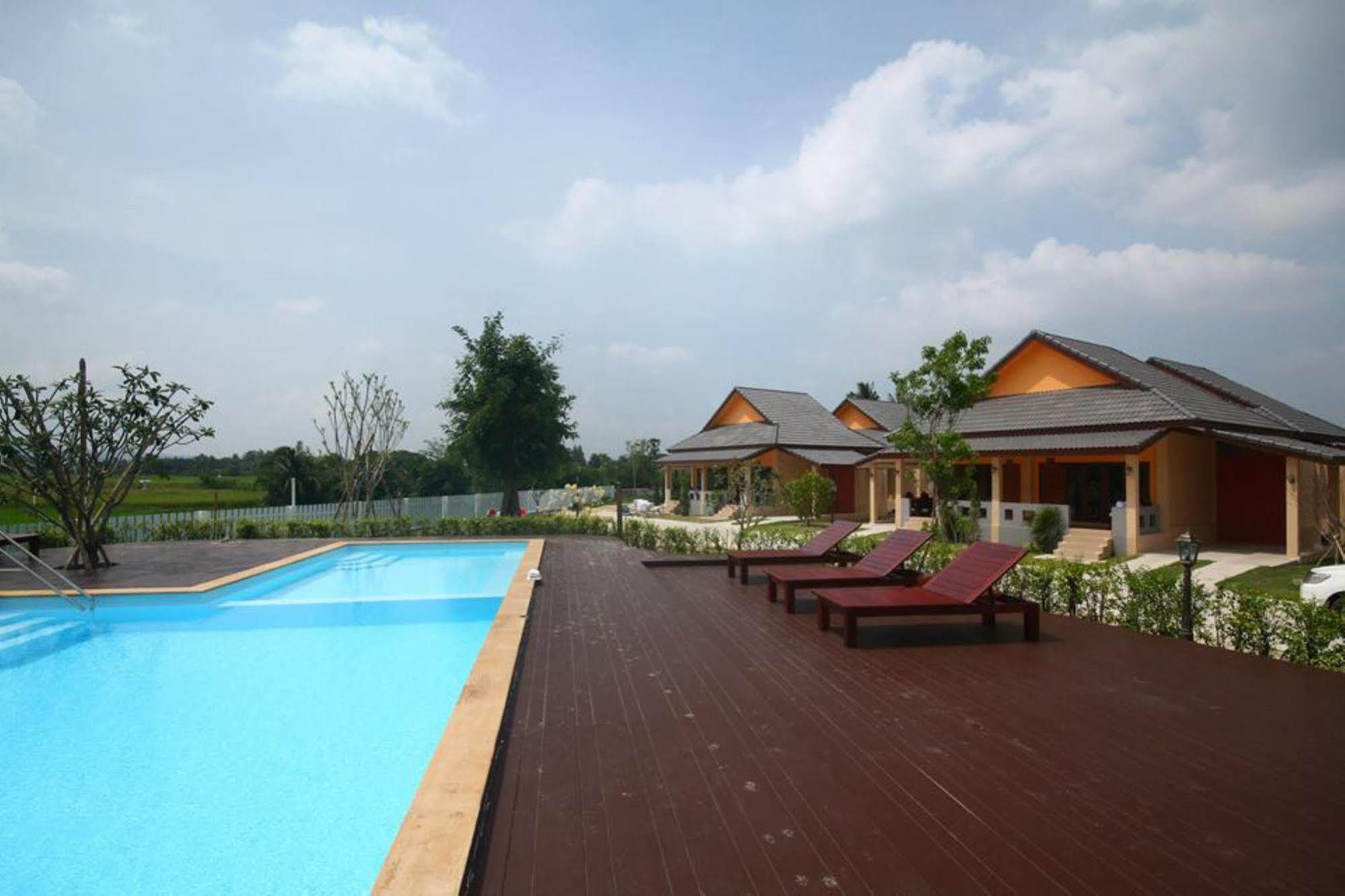 Juntima Boutique Hotel Phetchaburi Bagian luar foto